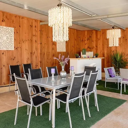 Modern With Pool Near Town Villa