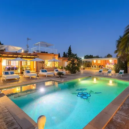 Modern With Pool Near Town *