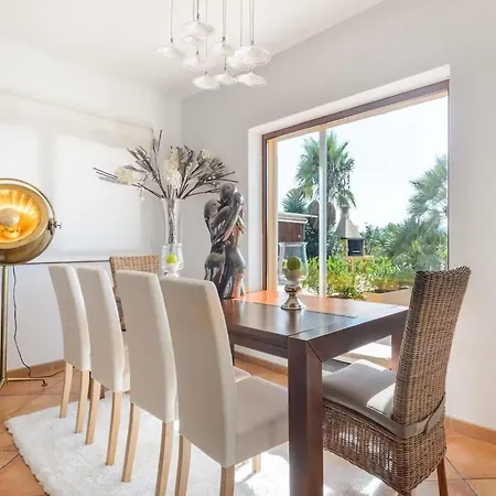 Villa Modern With Pool Near Town *