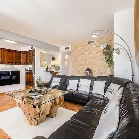 Modern With Pool Near Town Villa