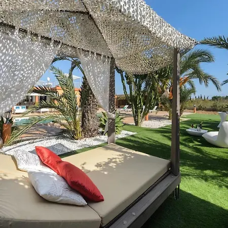 Villa Modern With Pool Near Town