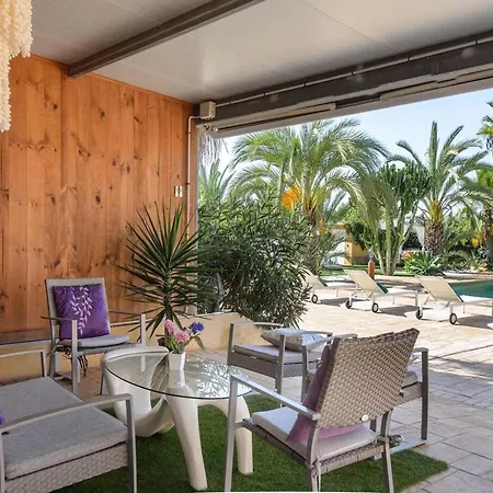 Modern With Pool Near Town *