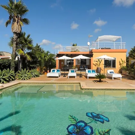 Villa Modern With Pool Near Town